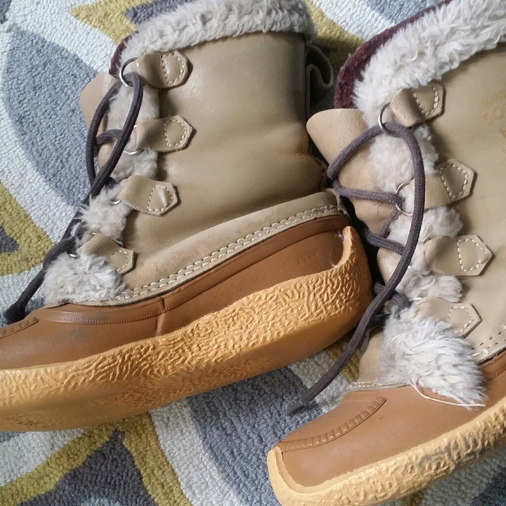 Sorel Boots with wool lining inserts